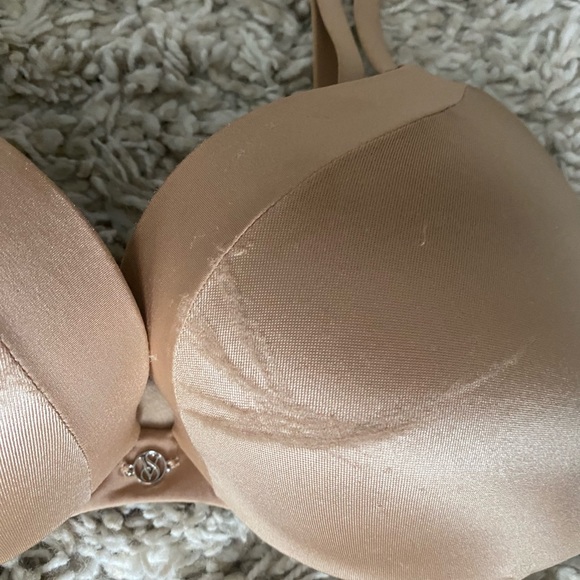 Victoria’s Secret Push Up Bra. Size 32C - Picture 2 of 4